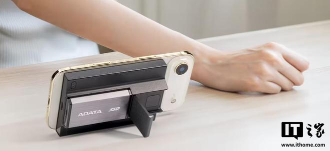 盘SR800 SSD读写达2000MBspg电子威刚推全球首款内置充电宝的移动硬(图3)